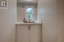 34 MOORE AVENUE N | Waterloo Ontario | Slide Image Nineteen