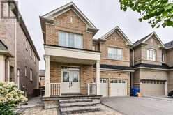 38 RUSSELL PARKER CRESCENT | Aurora Ontario | Slide Image Three
