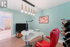 5 CANTERBURY CRESCENT | Toronto Ontario | Slide Image Thirteen