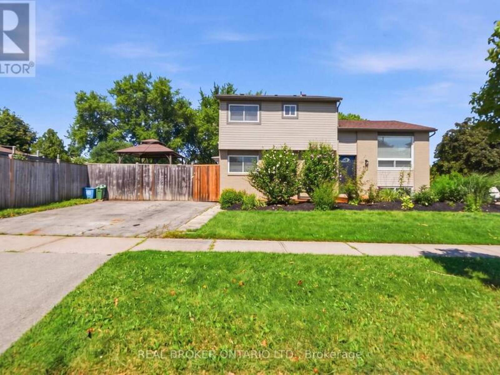 3 PRIDEAUX STREET, Hamilton, Ontario L8J 1C9