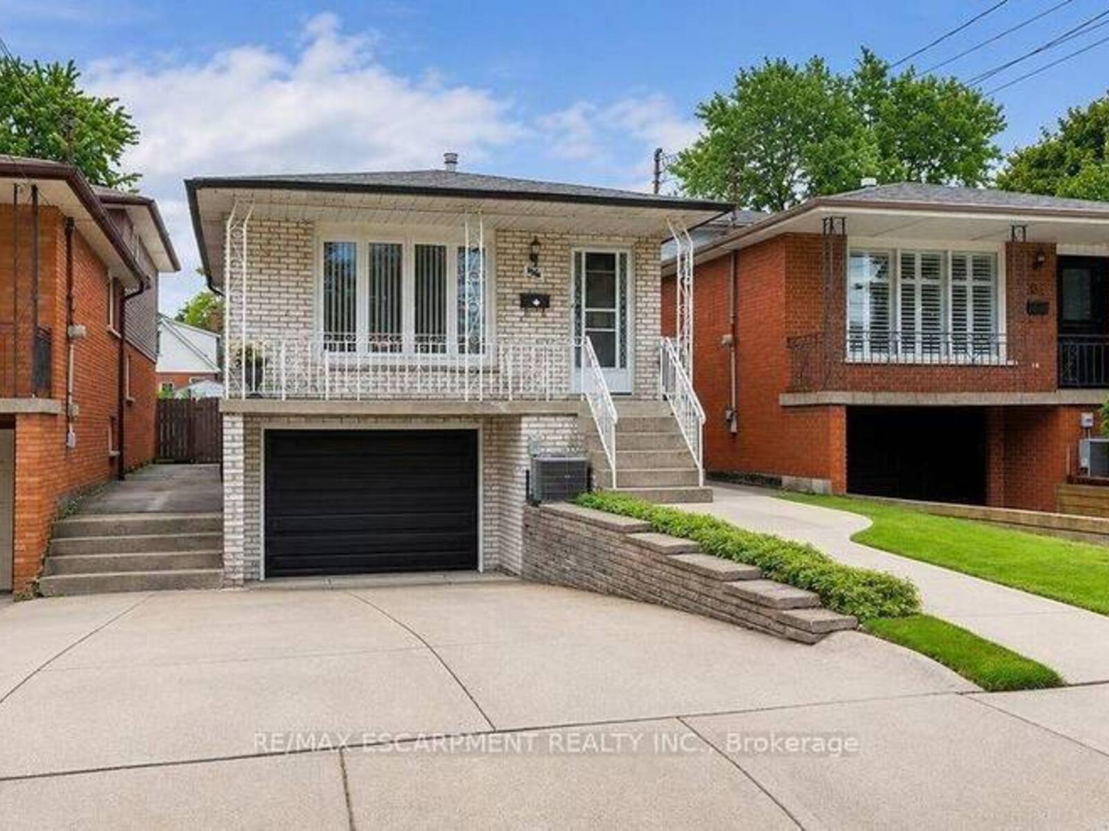 229 EAST 8TH STREET, Hamilton, Ontario L9A 3L7