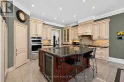 16 BOYLE DRIVE | Richmond Hill Ontario | Slide Image Thirteen