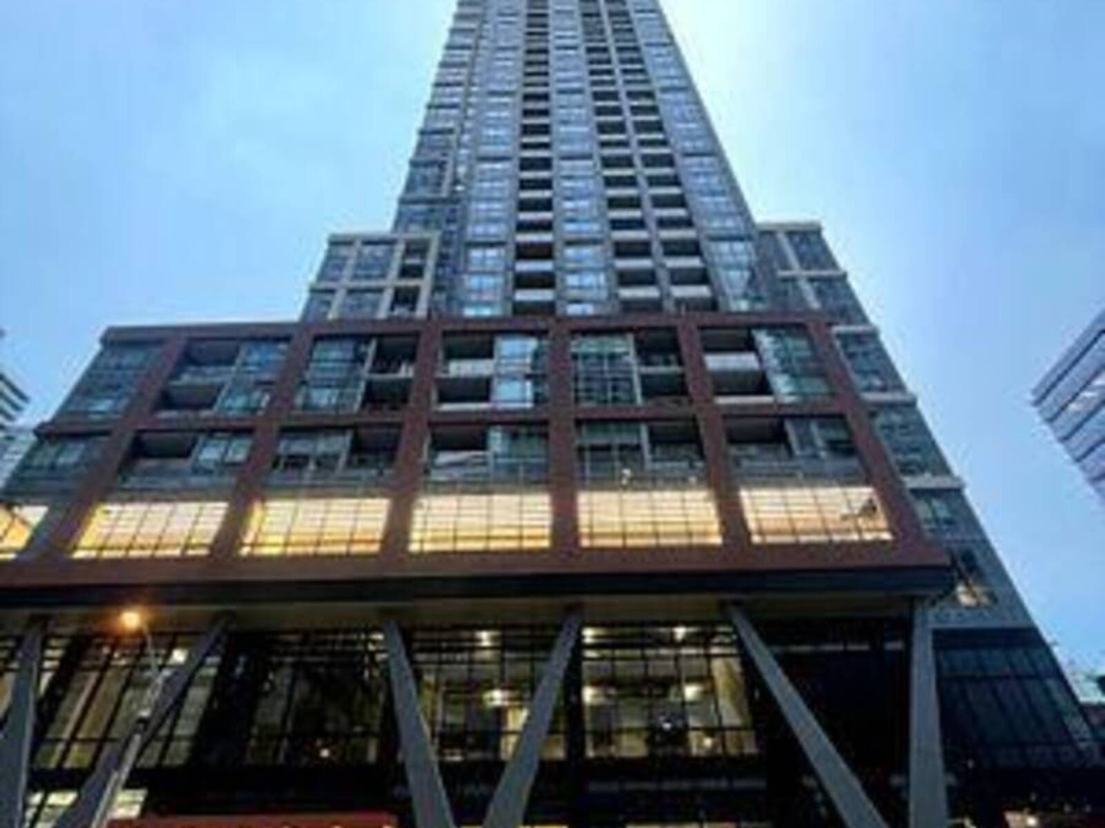 2011 - 108 PETER STREET, Toronto, Ontario M5V 0W2