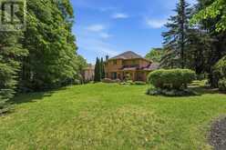 49 FALLING LEAF COURT | Aurora Ontario | Slide Image Two