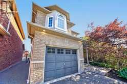 93 SCEPTER PLACE | Whitby Ontario | Slide Image Three