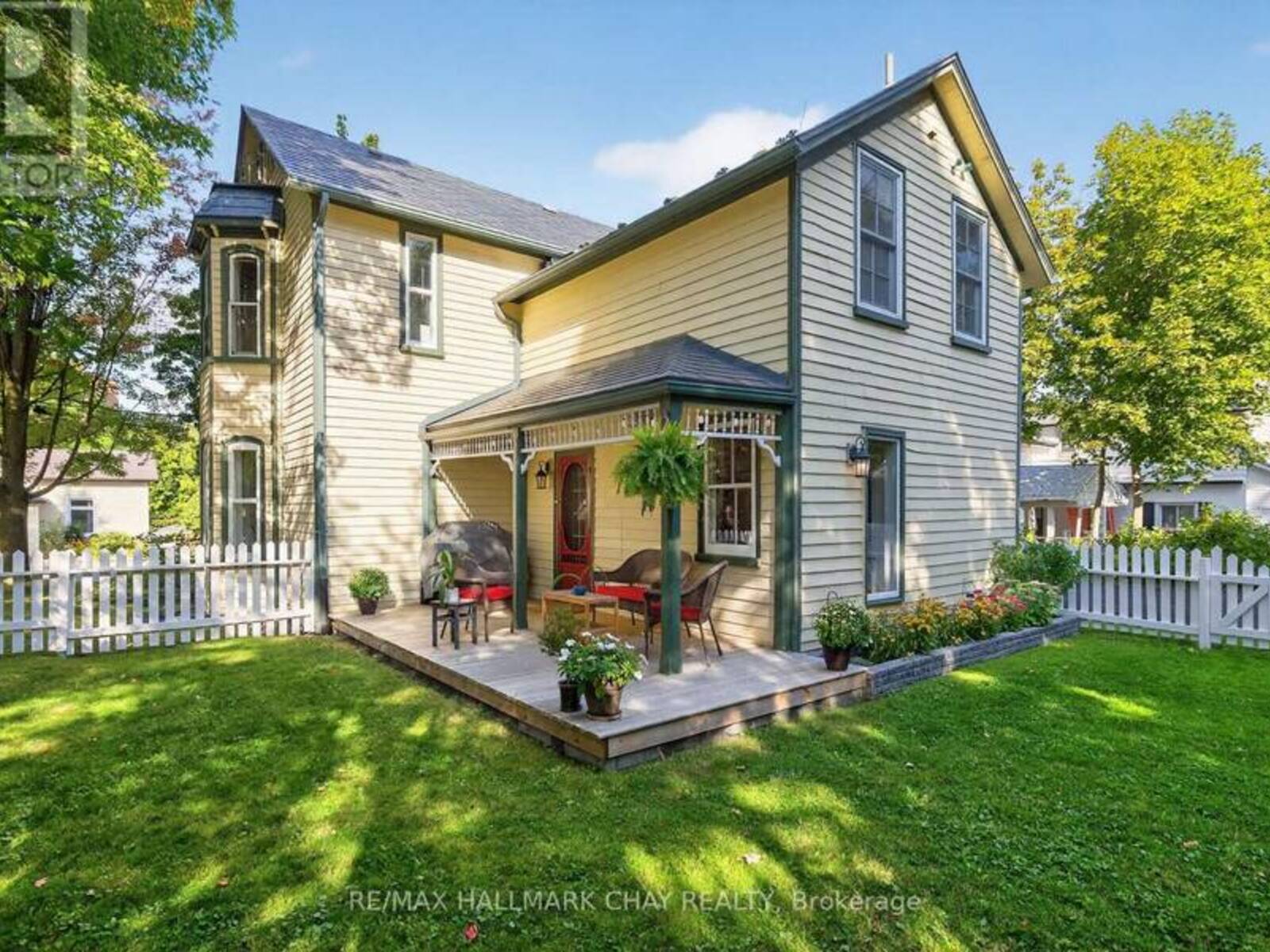 221 PROSPECT STREET, Newmarket, Ontario L3Y 3T8