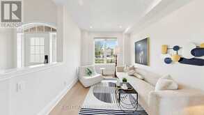 19 HEANEY COURT | Aurora Ontario | Slide Image Four