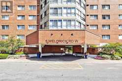 208 - 5 WELDRICK ROAD W | Richmond Hill Ontario | Slide Image Three