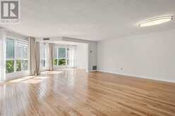 208 - 5 WELDRICK ROAD W | Richmond Hill Ontario | Slide Image Twelve