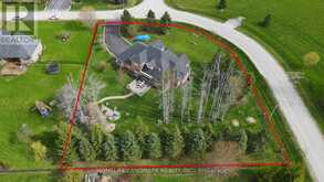 49 RED OAK CRESCENT | Oro-Medonte Ontario | Slide Image Two