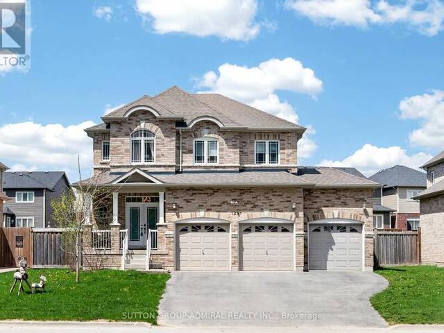 121 CENTRE STREET Angus Ontario, L0M 1B0 - 5 Bedrooms Home For Sale
