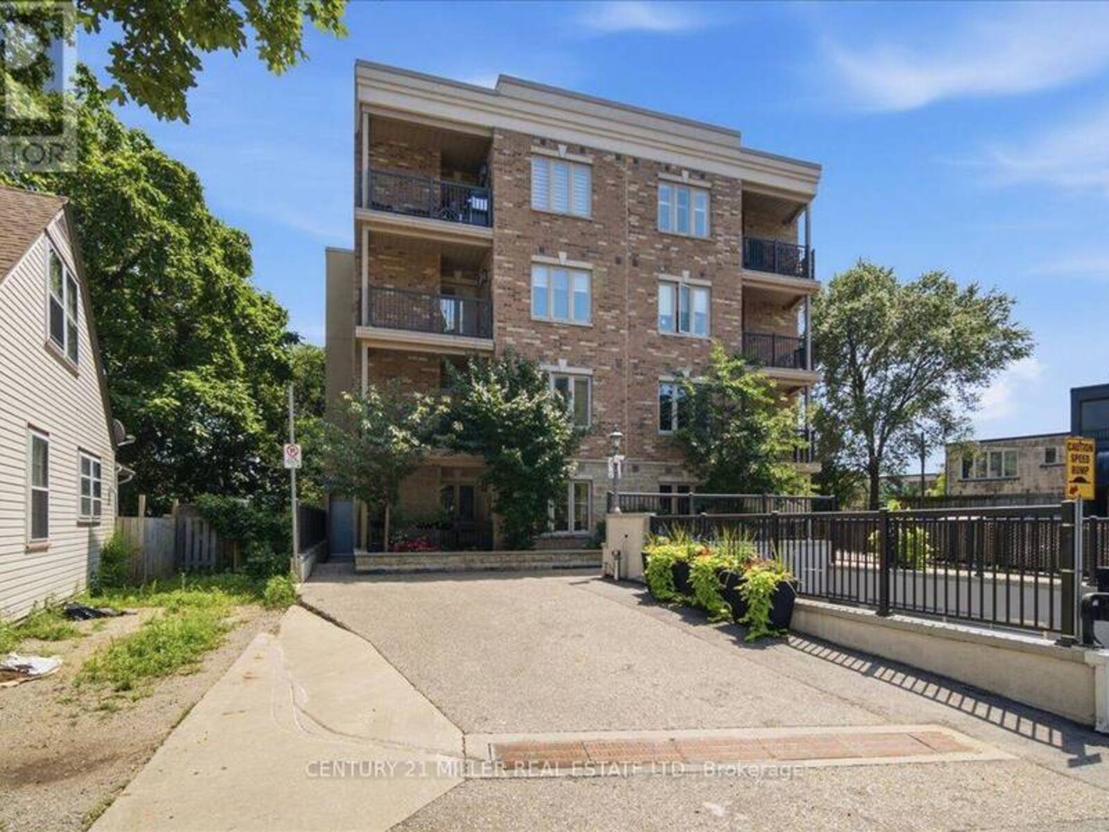 102 - 70 STEWART STREET, Oakville, Ontario L6K 1X5