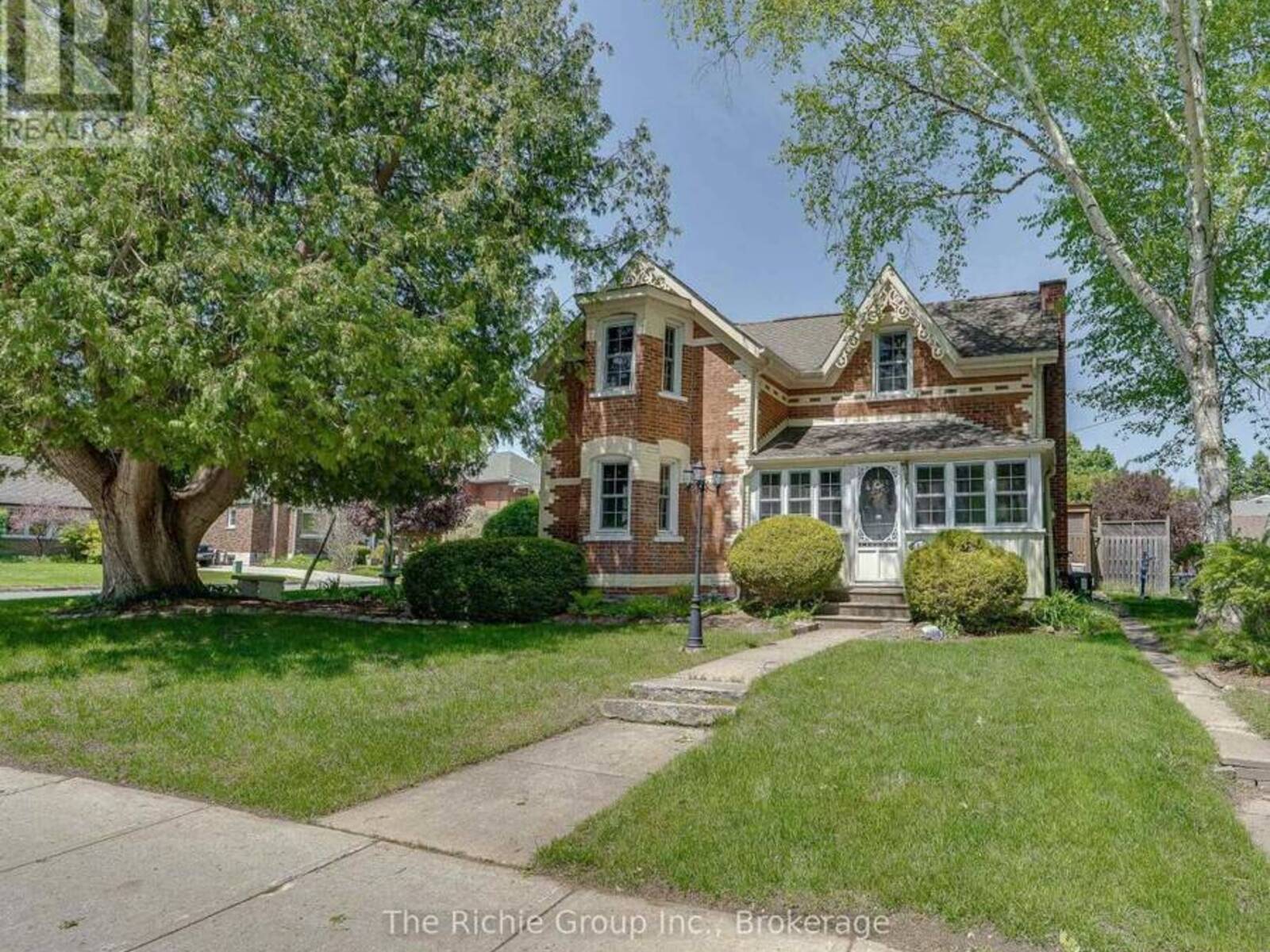 15 EMMA STREET, Caledon, Ontario L7C 1K5