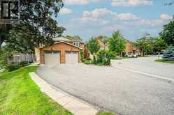 563 TARA HILL CIRCLE | Aurora Ontario | Slide Image Two
