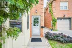 563 TARA HILL CIRCLE | Aurora Ontario | Slide Image Five