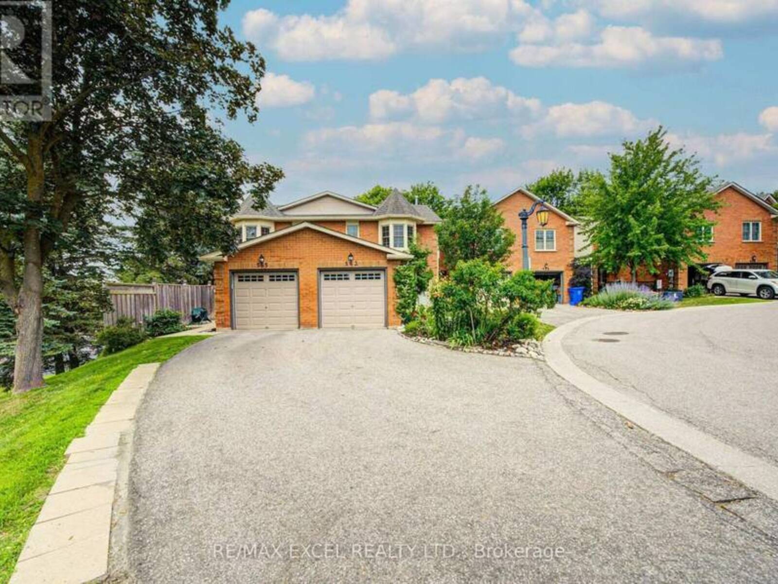 563 TARA HILL CIRCLE, Aurora, Ontario L4G 6G9