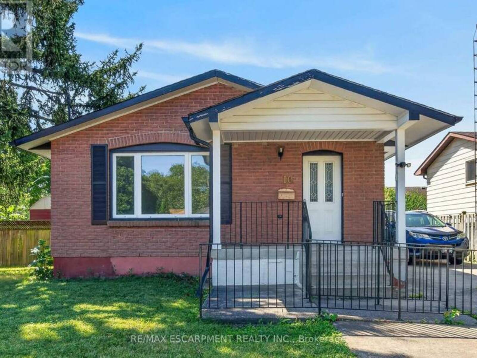 10 TRACEY ROAD, St. Catharines, Ontario L2N 6P9