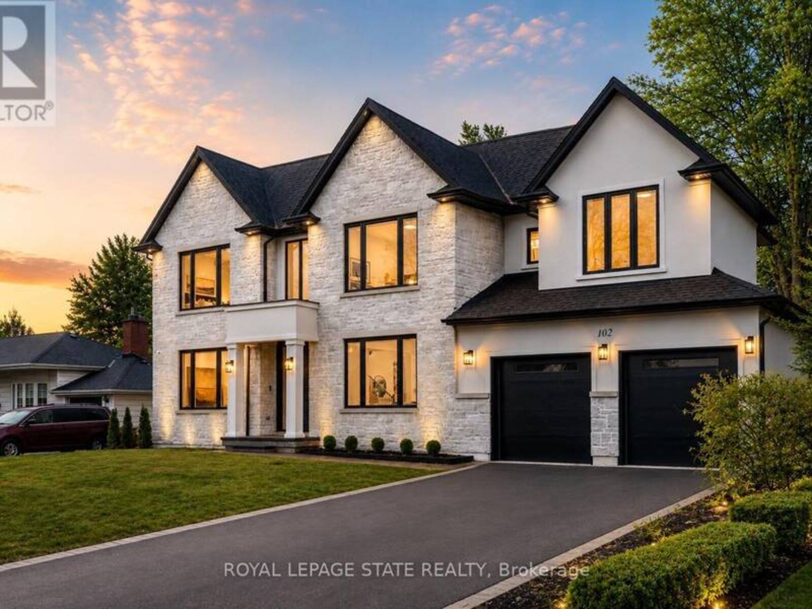 102 CUMMING COURT, Ancaster, Ontario L9G 1V3