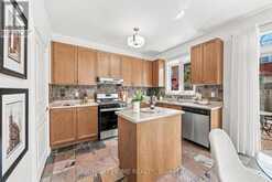 9 GRAND OAK DRIVE | Richmond Hill Ontario | Slide Image Twelve