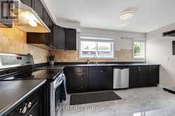 6 POPLAR CRESCENT | Aurora Ontario | Slide Image Sixteen