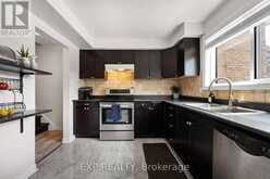 6 POPLAR CRESCENT | Aurora Ontario | Slide Image Eighteen