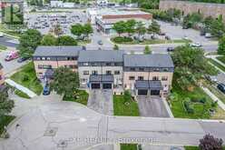 6 POPLAR CRESCENT | Aurora Ontario | Slide Image Two