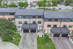 6 POPLAR CRESCENT | Aurora Ontario | Slide Image Three