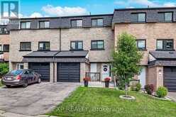 6 POPLAR CRESCENT | Aurora Ontario | Slide Image Four