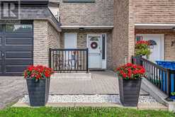 6 POPLAR CRESCENT | Aurora Ontario | Slide Image Five