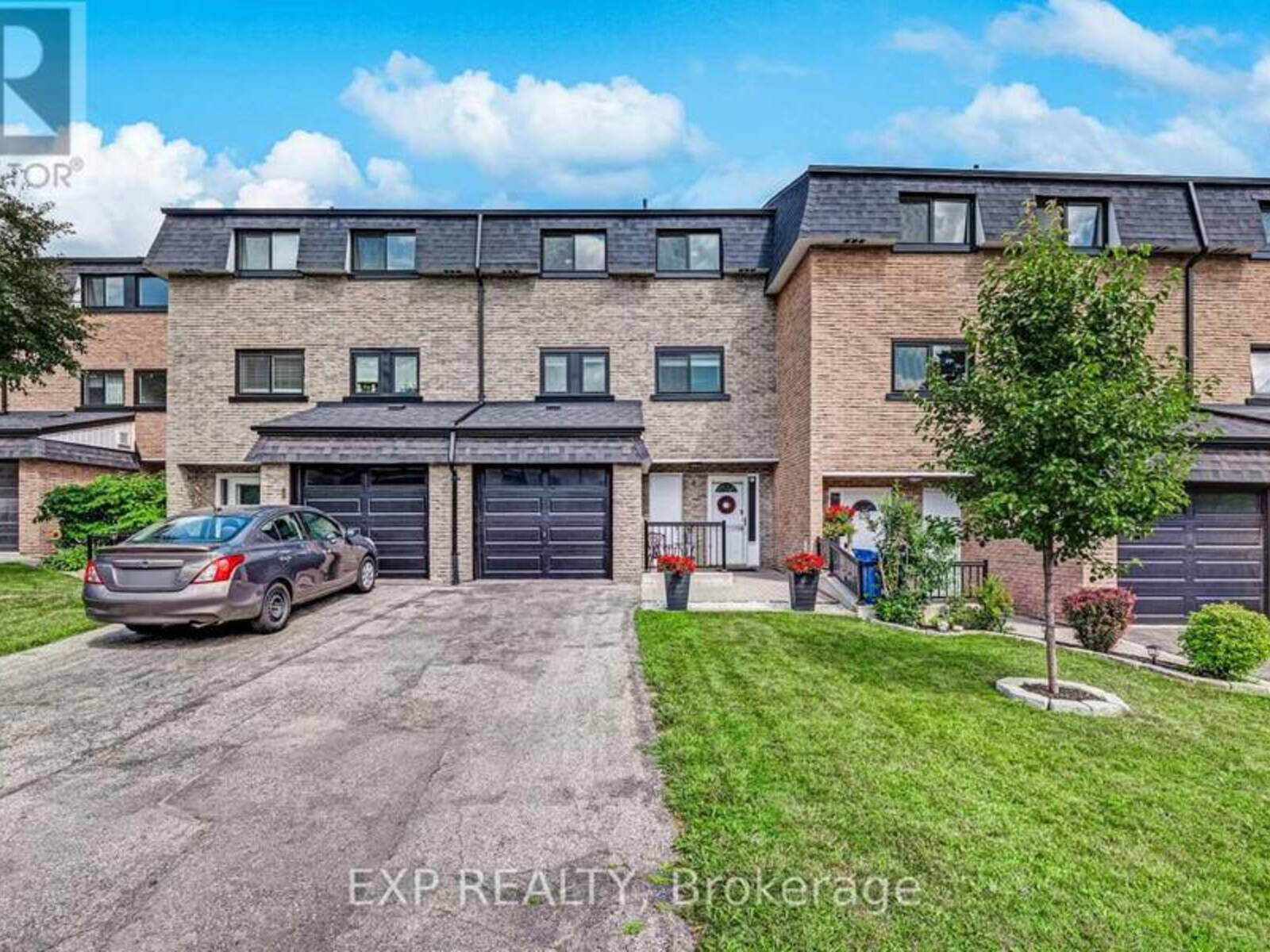 6 POPLAR CRESCENT, Aurora, Ontario L4G 3M4
