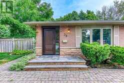 28 OSBORNE CRESCENT | Oakville Ontario | Slide Image Three
