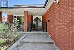 33 MAREVAN PLACE | Vaughan Ontario | Slide Image Three