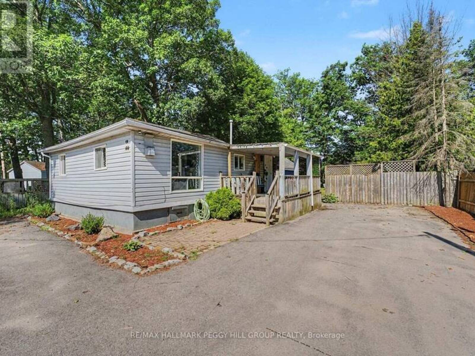 60 LAIDLAW STREET, Wasaga Beach, Ontario L9Z 2L2