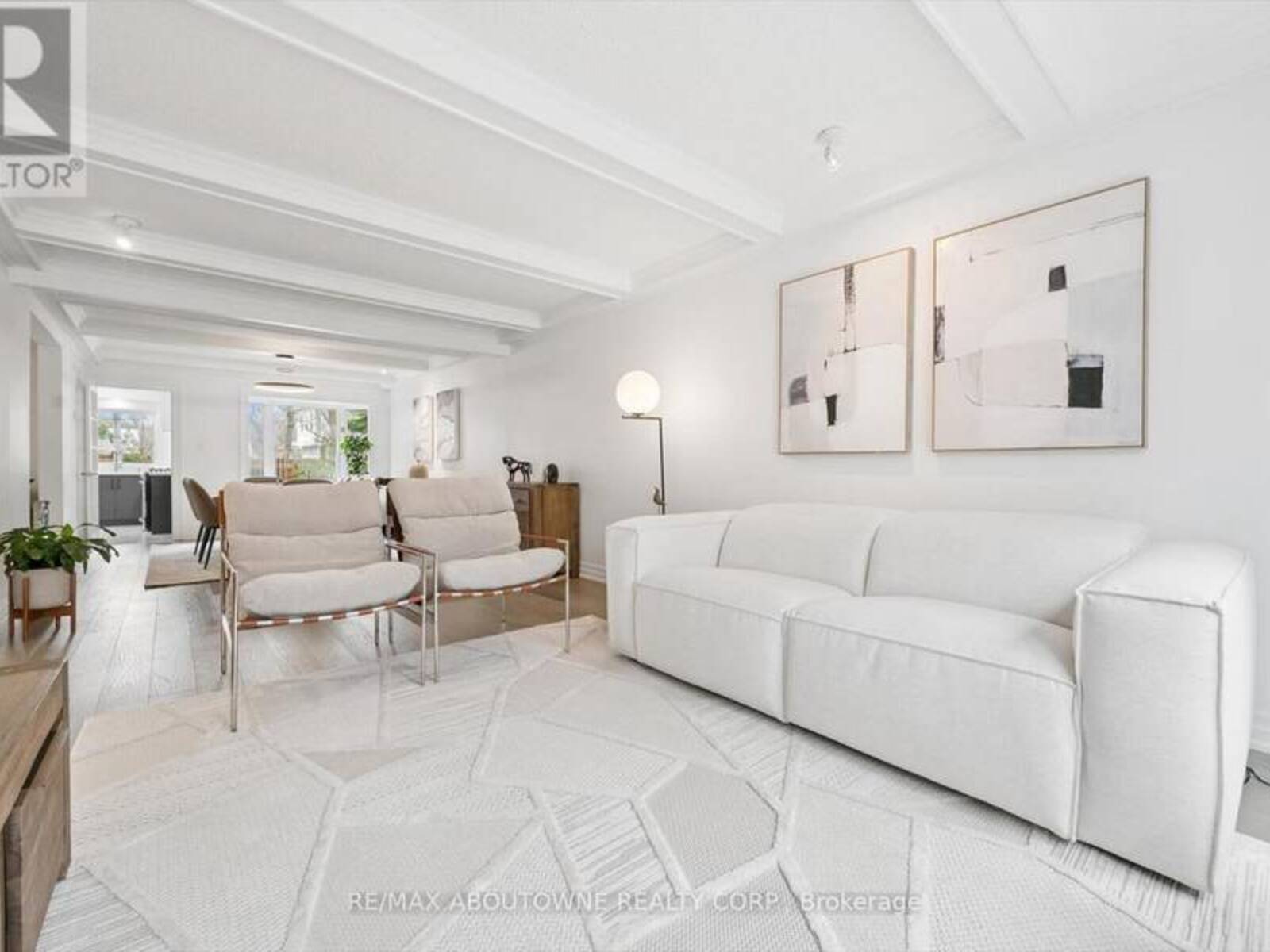 1194 QUEEN VICTORIA AVENUE, Mississauga, Ontario L5H 3H3