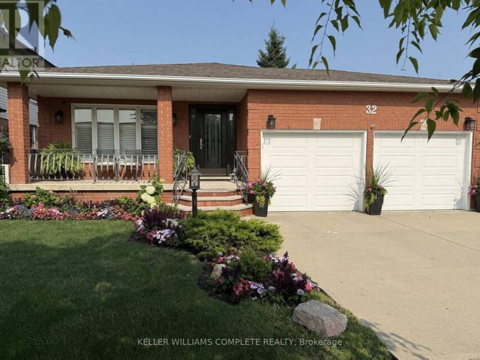 32 HIGHBURY DRIVE, Hamilton, Ontario L8J 2T4