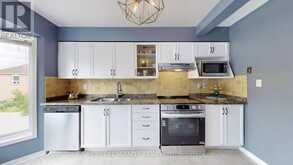 4 WILLIAM CURTIS CIRCLE | Newmarket Ontario | Slide Image Twelve