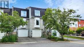 4 WILLIAM CURTIS CIRCLE | Newmarket Ontario | Slide Image Two