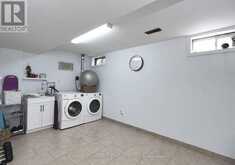 4 WILLIAM CURTIS CIRCLE | Newmarket Ontario | Slide Image Thirty-two