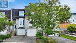 4 WILLIAM CURTIS CIRCLE | Newmarket Ontario | Slide Image Three