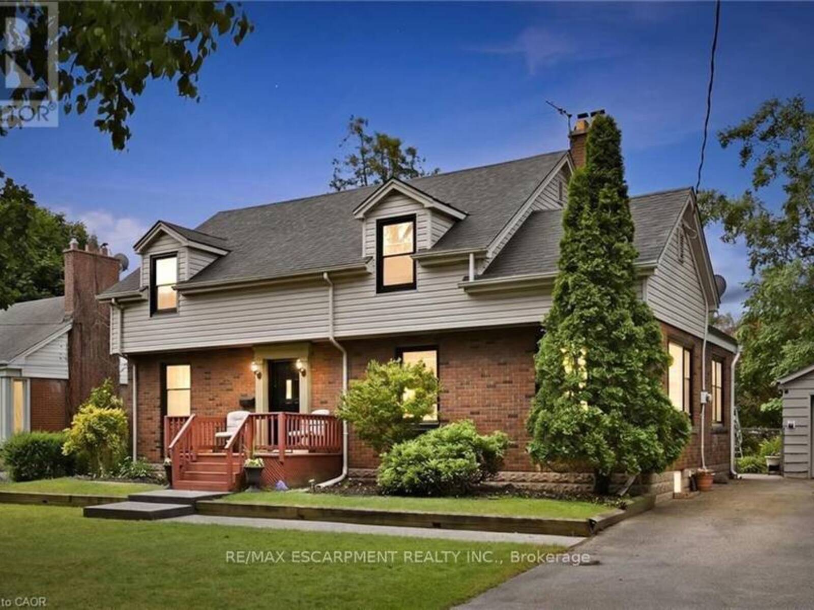 938 CLOVERLEAF DRIVE, Burlington, Ontario L7T 3Y9