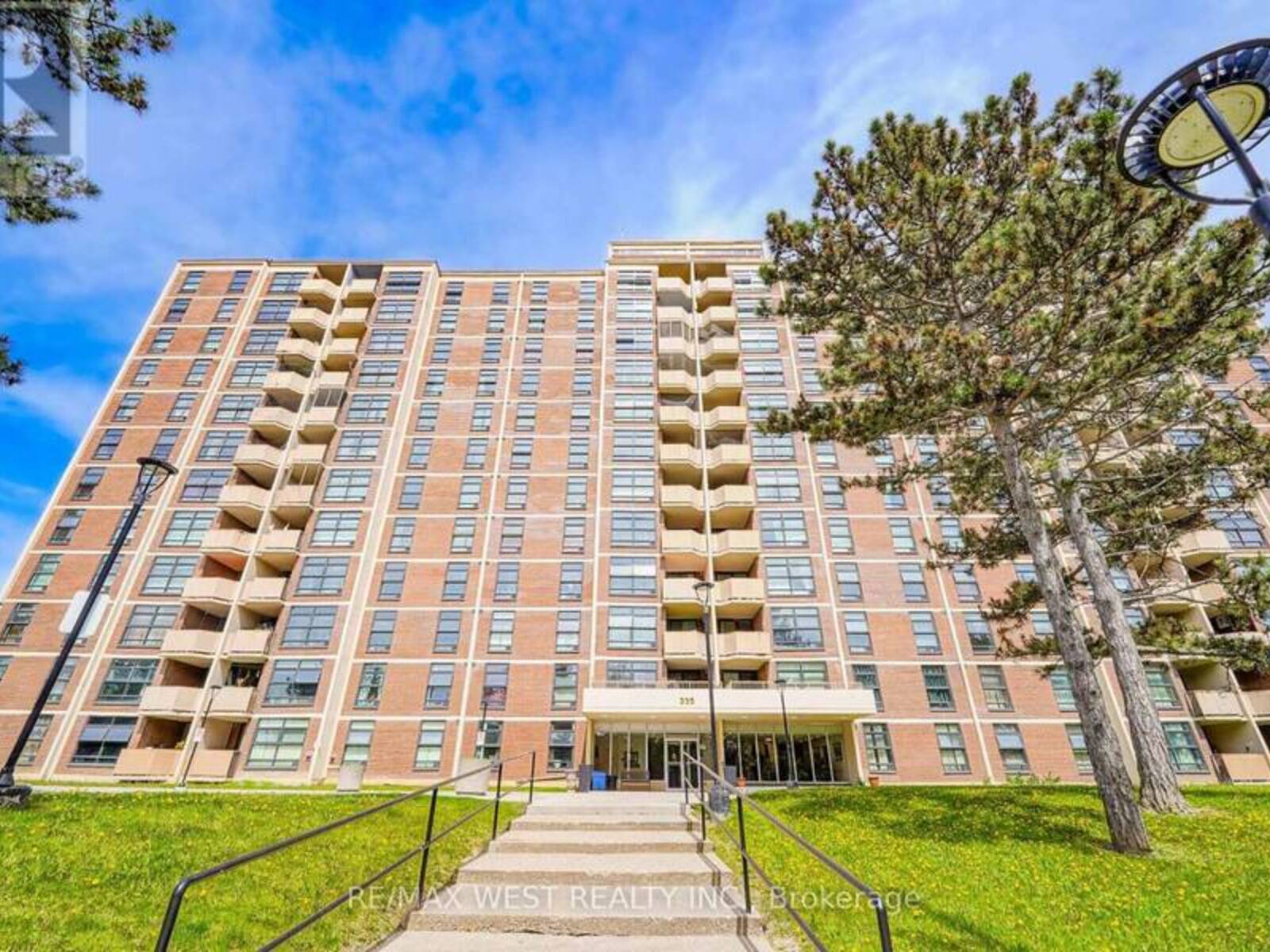 709 - 335 DRIFTWOOD AVENUE, Toronto, Ontario M3N 2P3
