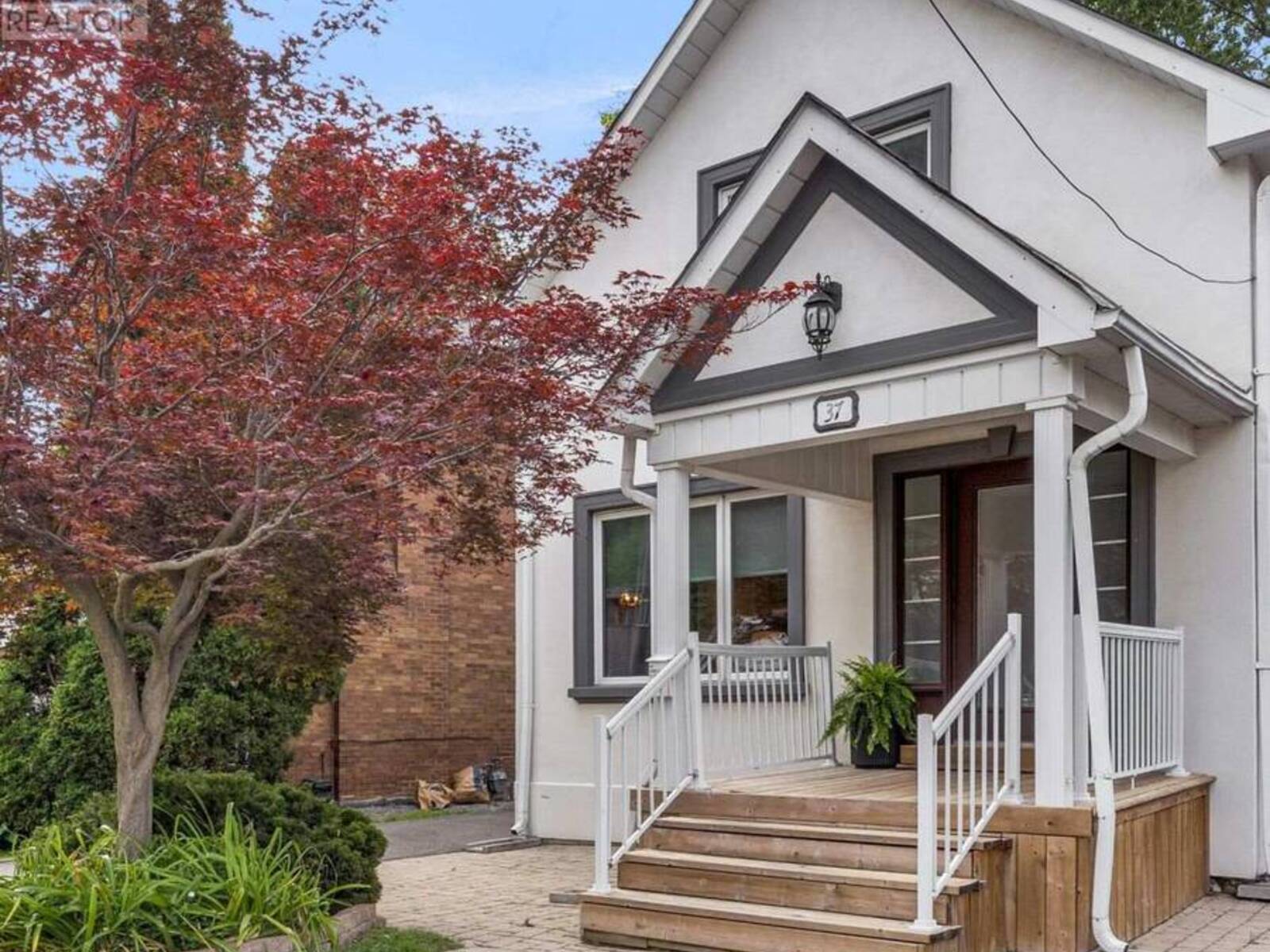 37 JOHNSTON AVENUE, Toronto, Ontario M2N 1G9