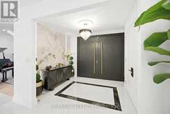 82 WESTWOOD LANE | Richmond Hill Ontario | Slide Image Eight