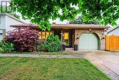 26 FAIRINGTON CRESCENT | St. Catharines Ontario | Slide Image Three