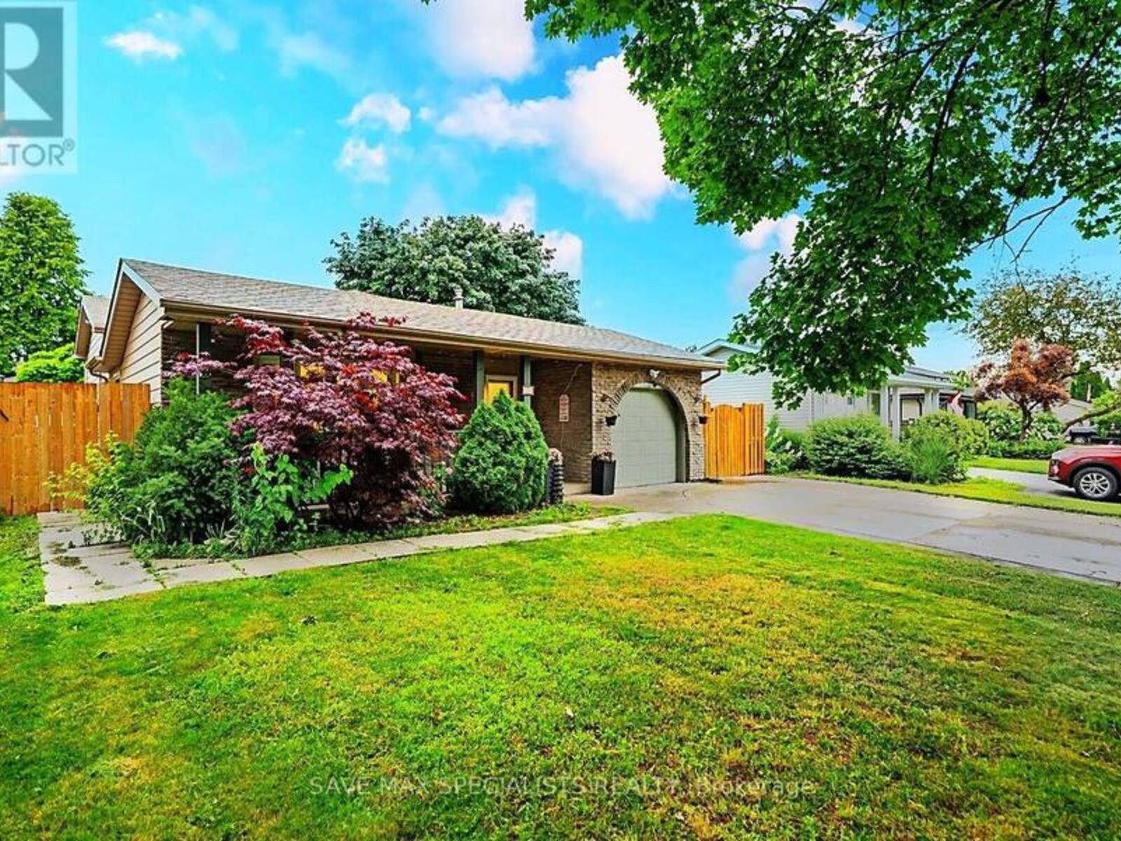 26 FAIRINGTON CRESCENT, St. Catharines, Ontario L2N 5W3