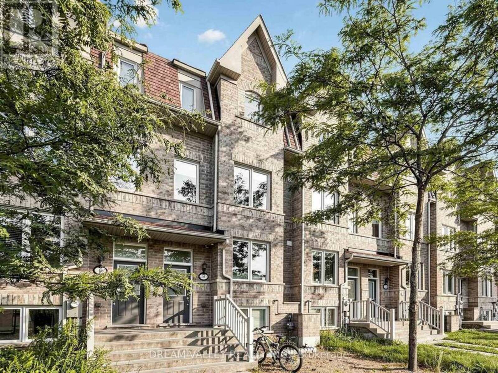 8 ZEZEL WAY, Toronto, Ontario M1P 0C3