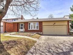 44 RUTLEDGE AVENUE Newmarket Ontario, L3Y 5T4
