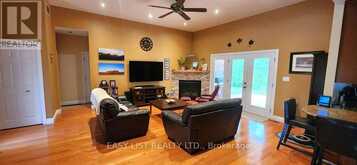 110 MONCK SQUARE | Deep River Ontario | Slide Image Twelve