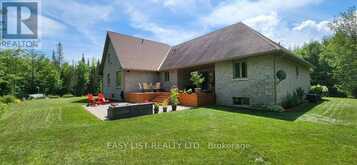 110 MONCK SQUARE | Deep River Ontario | Slide Image Three