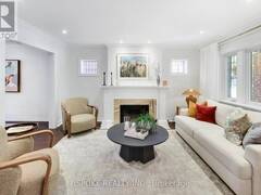 214 GAINSBOROUGH ROAD Toronto Ontario, M4L 3C6